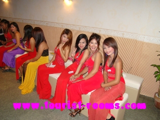 Elegantly dressed ermita malate ktv girls 