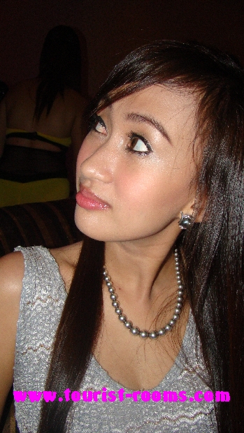 PRETTY GIRL IN ERMITA MALATE WITH NICE EYES