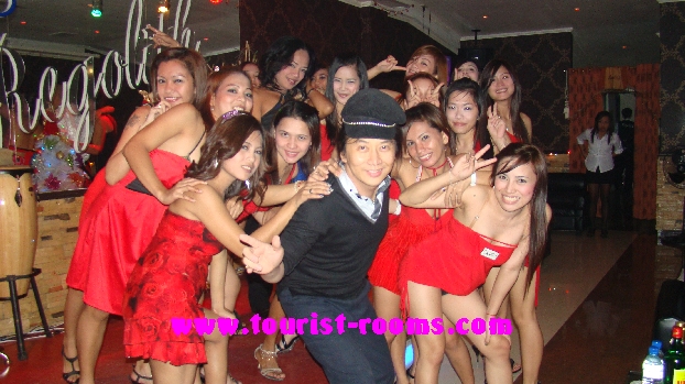 SO VERY FUN TAKING PICTURES WITH THESE BEAUTIFUL WOMEN OF MALATE MANILA